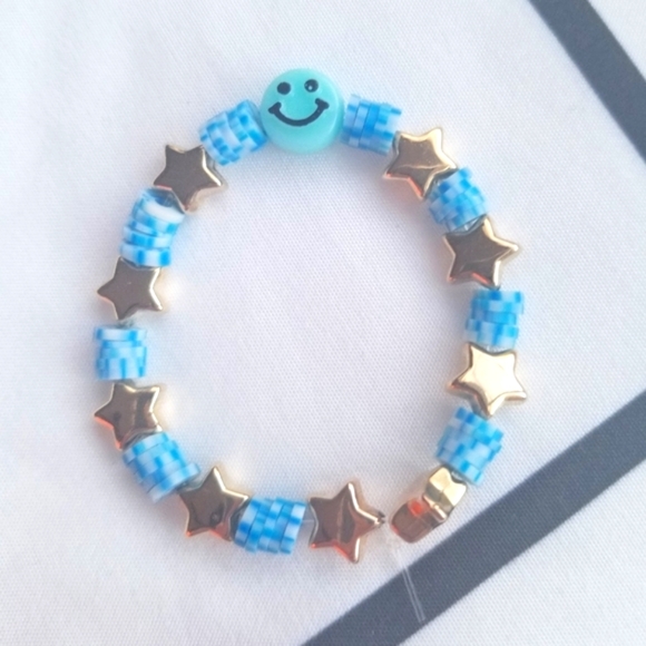 Preppy Smiley Face Star Bracelet - Picture 2 of 2
